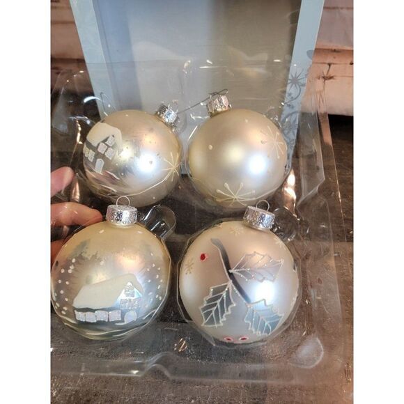 Target 2006 white ball mistletoe snowflake glass ornament set Xmas - Picture 2 of 5